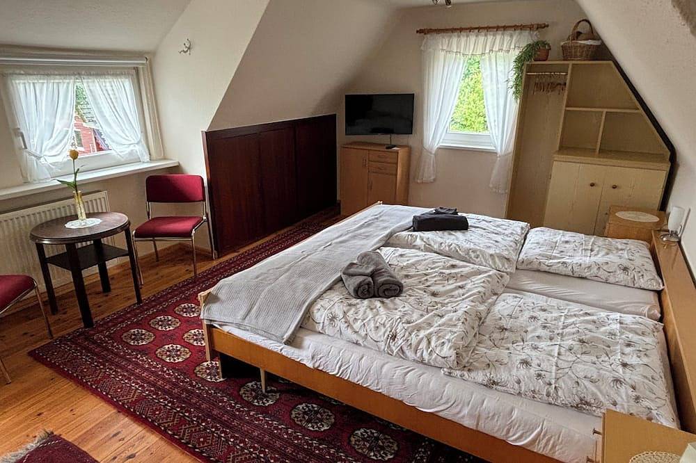 Reetgedecktes Ferienhaus am Strandweg in Lütjensee in Lütjensee, Kreis Stormarn