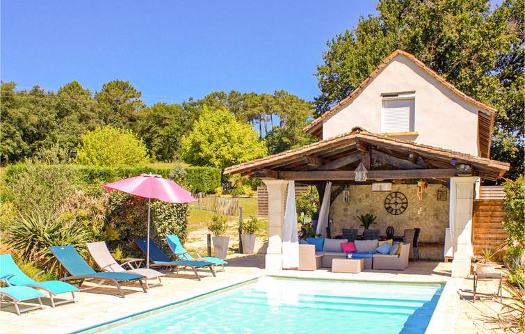 Location de vacances pour 8 personnes, avec Terrasse et Jardin ainsi que Piscine et Vue à Monfaucon