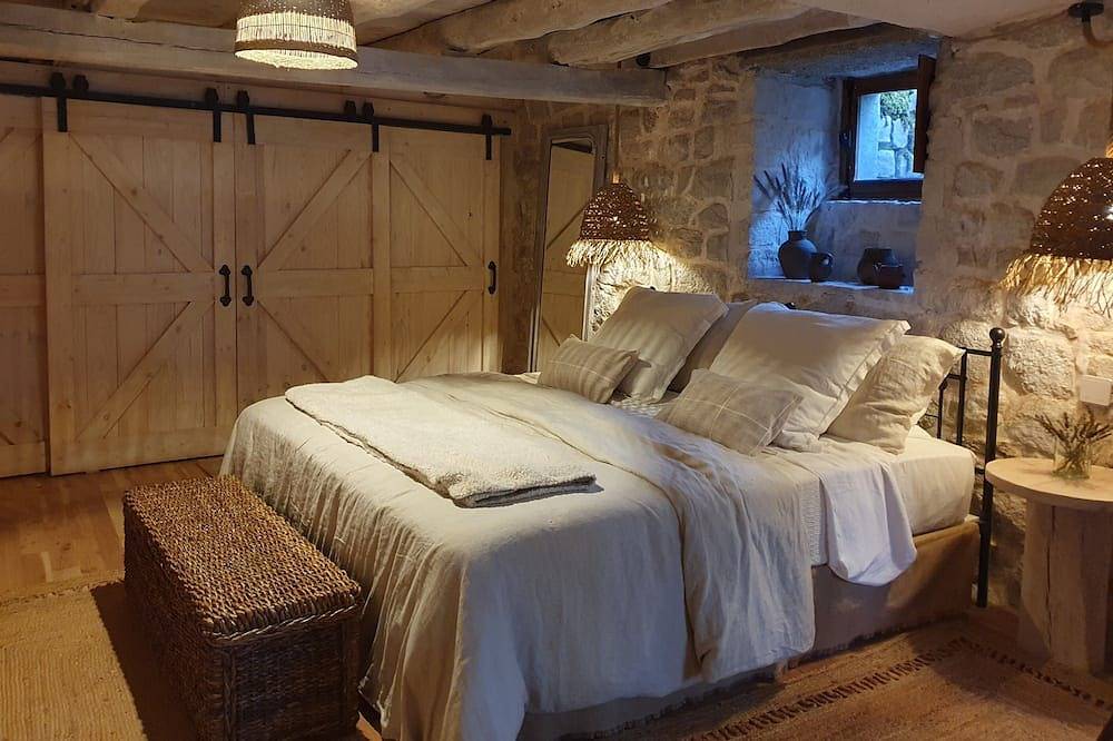 Cosy Cottage Campagnard Avec Cheminées, Balcon & Jardin in Les Monts-Verts, Région de Mende