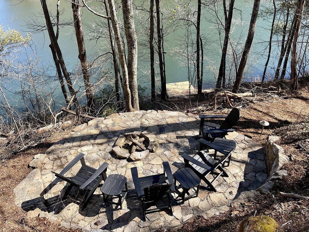 Pet-Friendly-Lakefront Cabin w/Amazing Views-Hot Tub in Cherry Log, Chattahoochee National Forest