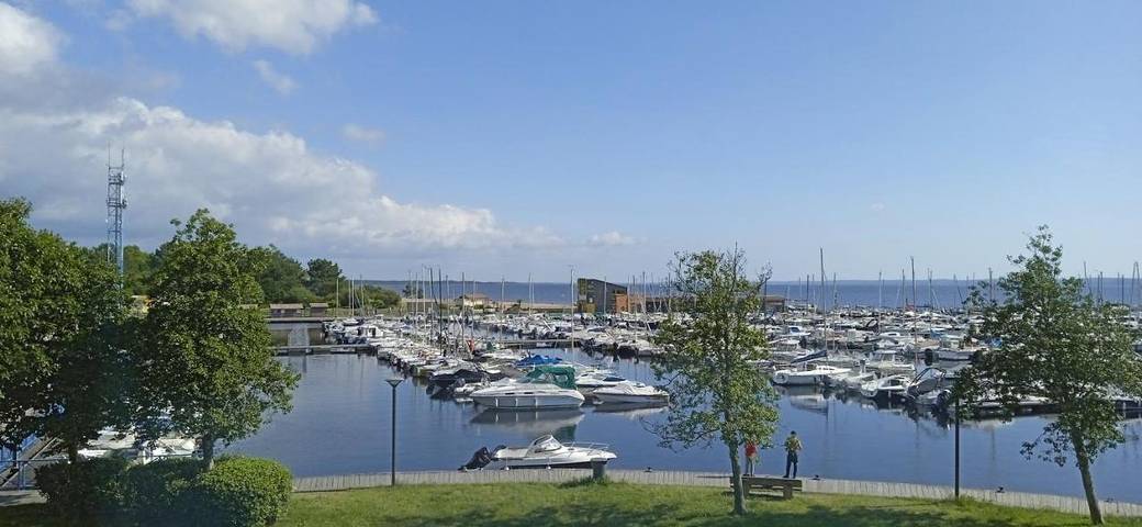 Location de vacances pour 6 personnes, avec vue sur le lac ainsi que terrasse et vue à Hourtin