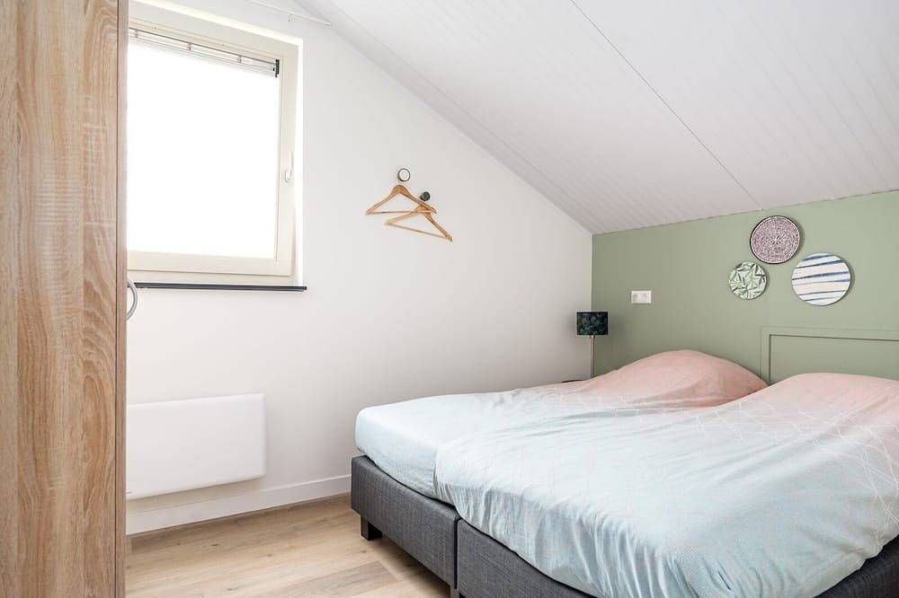 Übernachten Sie in unserem Doppelhaus-Bungalow Anker 8 Wellness, der mit einer Sauna, einem Whirlpool und einer Sonnendusche ausgestattet ist. in Akkrum, Friesland