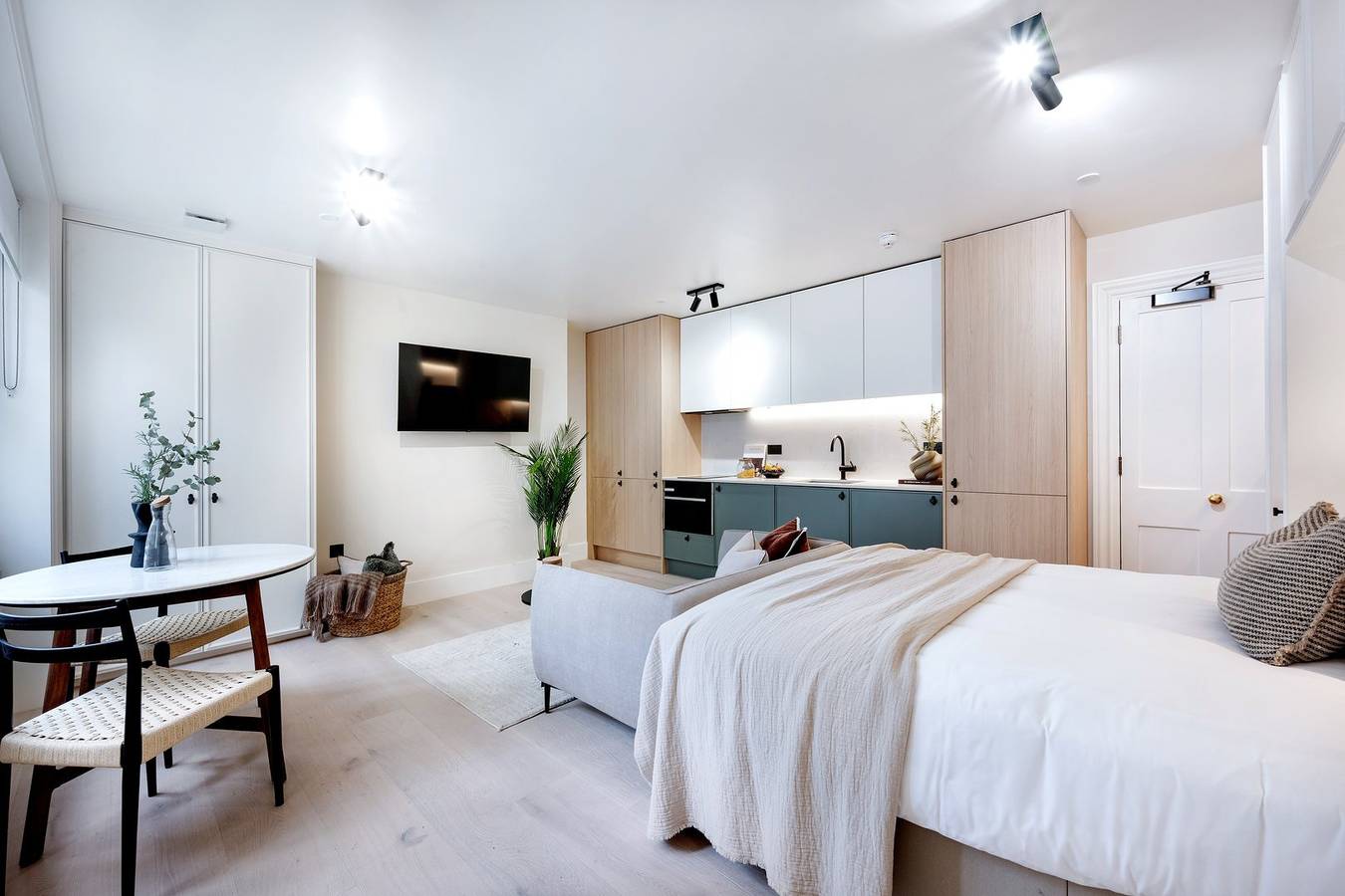 Entire apartment, Chic Studio Retreat near Notting Hill in London, South East England