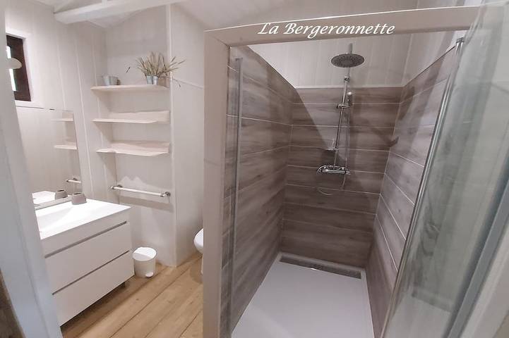 Gîte pour 4 personnes, avec jacuzzi ainsi que terrasse et jardin à Queyrac - 4