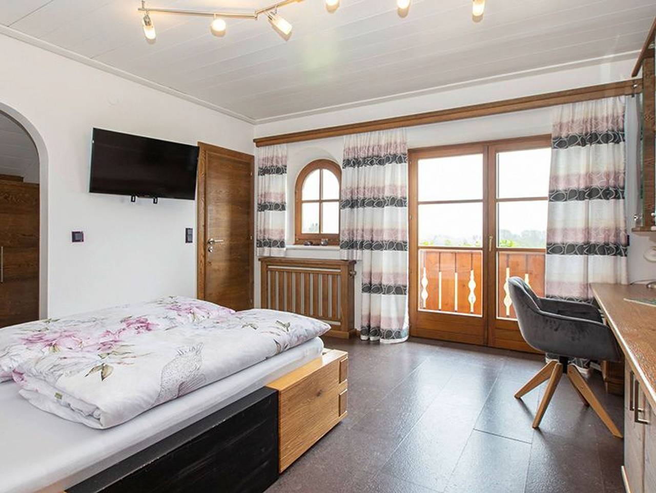 Ganze Ferienwohnung, Landhaus Widlroither - Ferienwohnung Mondsee in Sankt Lorenz, Mondsee & Irrsee