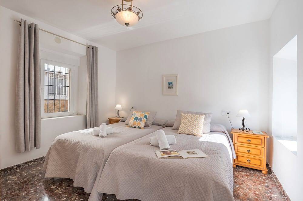 Holiday Home 'Planta Baja' with Private Terrace and Air Conditioning in Quéntar, Granada Province