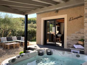 Gîte pour 2 personnes, avec jacuzzi ainsi que piscine et jardin à Laval-Pradel