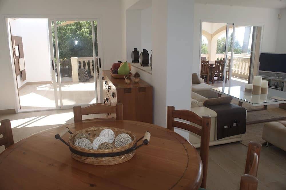 Exclusive house. Amazing views ,close to beach & golf,  Priv pool, Chillout, bbq in Cala Poncet, Alcúdia