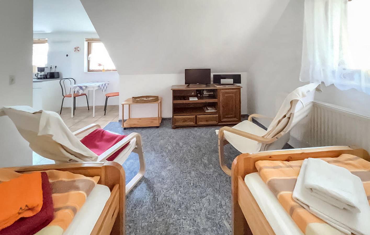 Ganze Ferienwohnung, Appartement am Strand mit Parkplatz und WiFi, 2 km zum Strand in Neuhaus (Dierhagen), Dierhagen