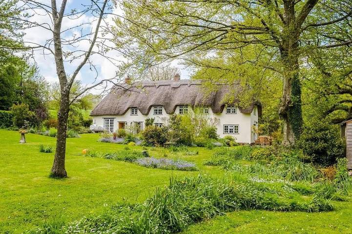 Holiday rental for 11 people, with garden in Wiltshire