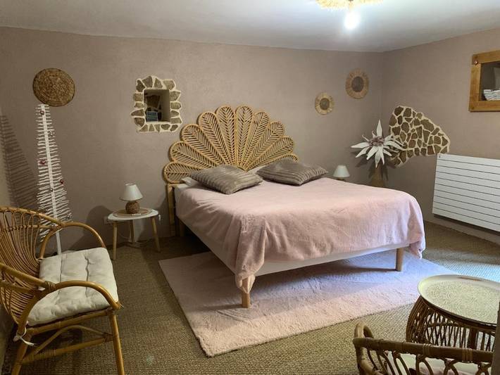 Location de vacances pour 2 personnes, avec piscine ainsi que jacuzzi et jardin à Quézac - 4