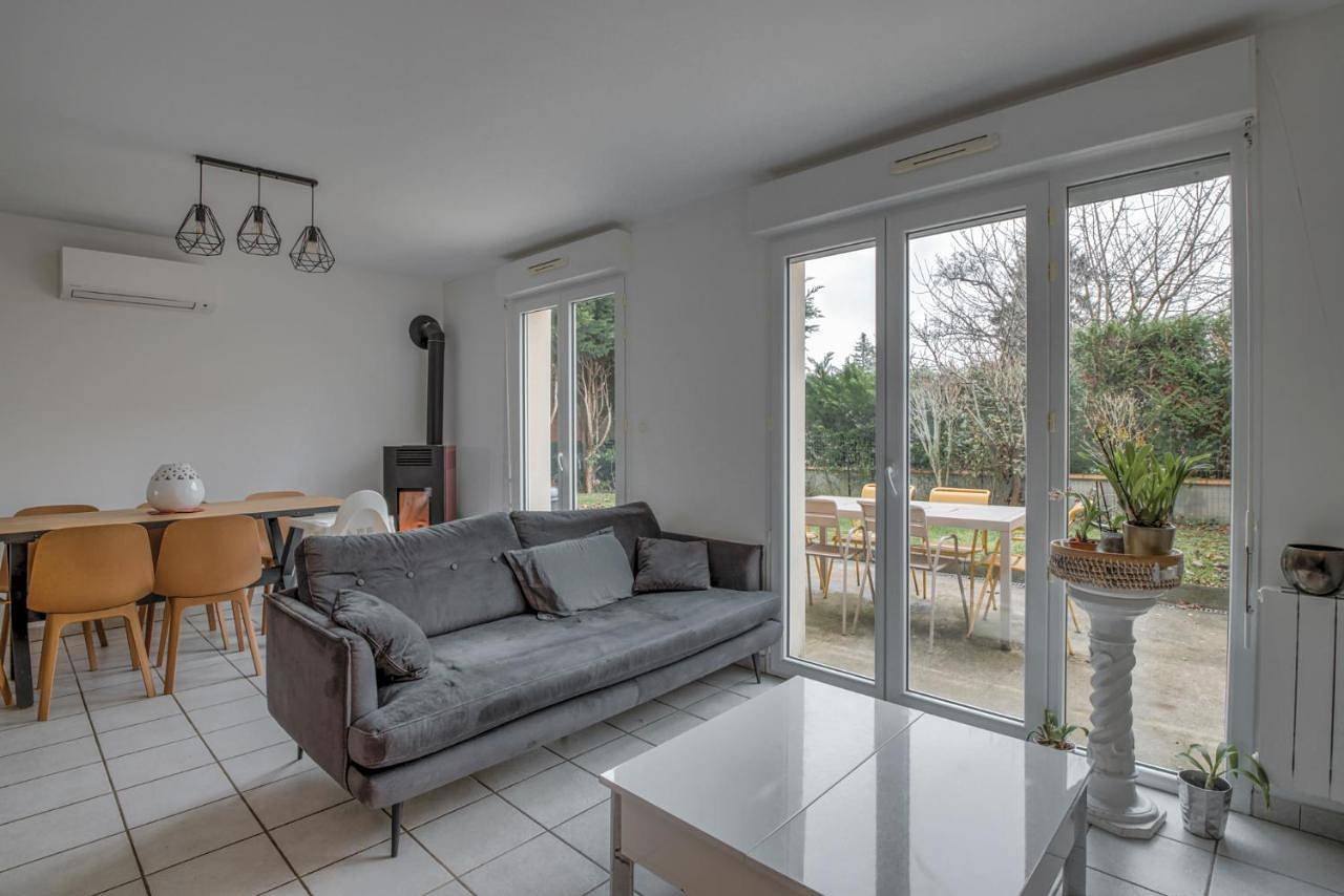 Three-Bedroom House in Saint-Denis-lès-Bourg, Région de Bourg-en-Bresse