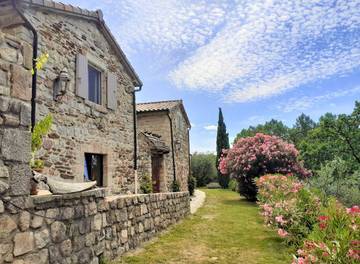 Chambre d’hôte pour 2 personnes, avec jardin et piscine en Ardèche