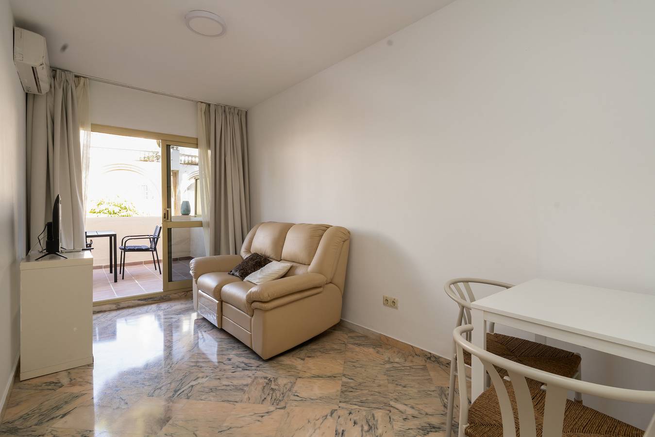 Ganzes Studio, Romana Playa 112 in Marbella Ost, Marbella
