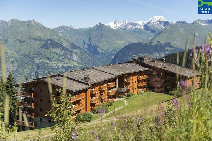 Appart’hôtel pour 8 personnes, avec piscine ainsi que sauna et balcon, adapté aux familles