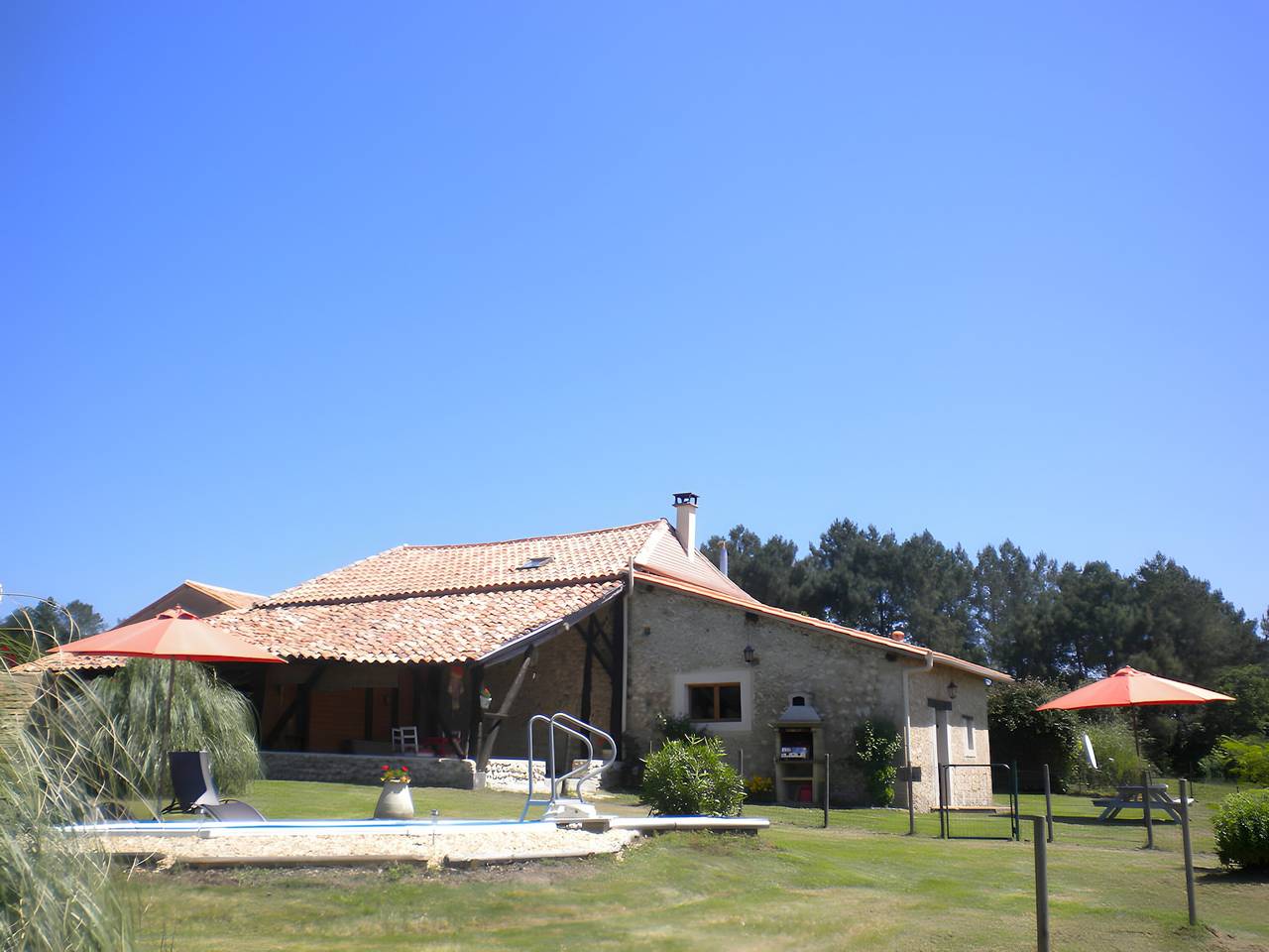 Gite la bergerie (chambre climatisée) in Manzac-sur-Vern, Périgord Blanc