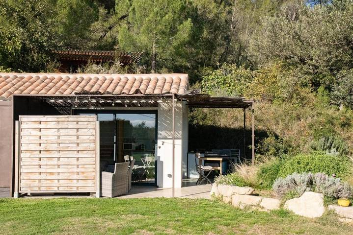 Maison d’hôte pour 2 personnes, avec Jacuzzi et Terrasse ainsi que Jardin et Piscine