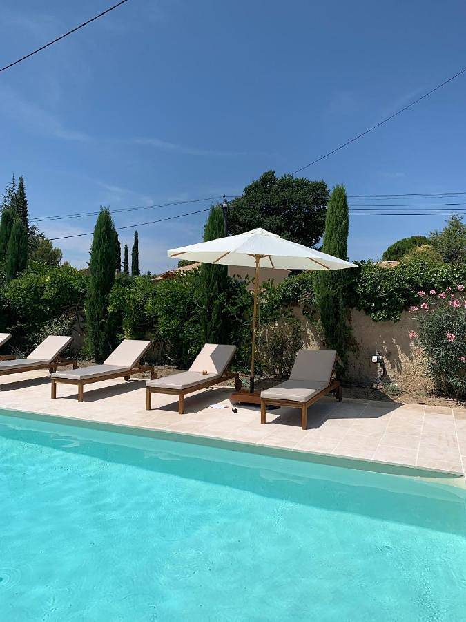 Location de vacances pour 10 personnes, avec vue ainsi que piscine et terrasse à Saint-Martin-de-la-Brasque - 3
