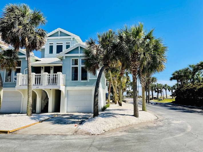 Holiday rental for 10 people, with balcony and garden as well as pool in Emerald Coast
