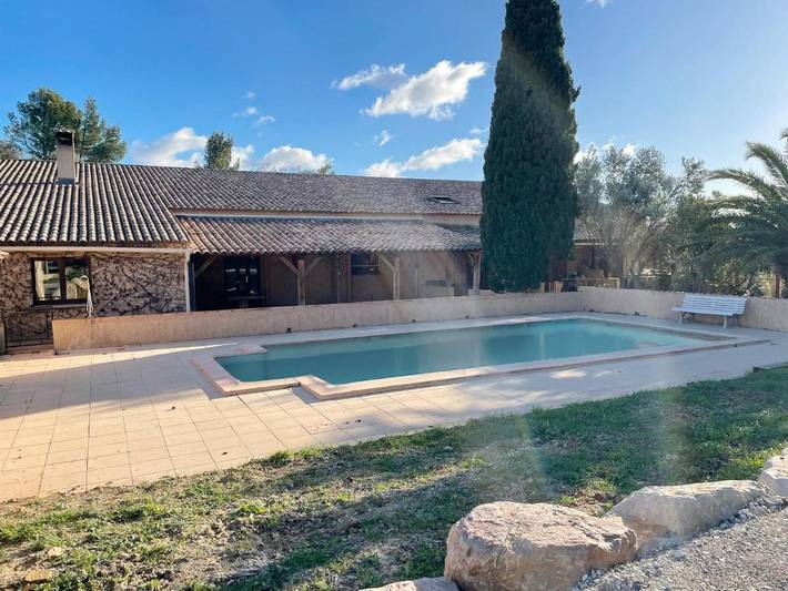 Chambre d’hôte pour 5 personnes, avec Terrasse ainsi que Jardin et Piscine