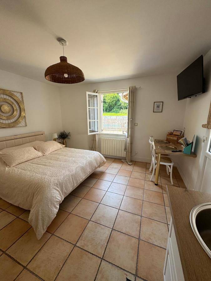 Gîte pour 2 personnes, avec Jacuzzi et Terrasse ainsi que Jardin et Piscine à Alette - 2