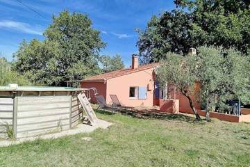 Location de vacances pour 4 personnes, avec jardin à Pontevès