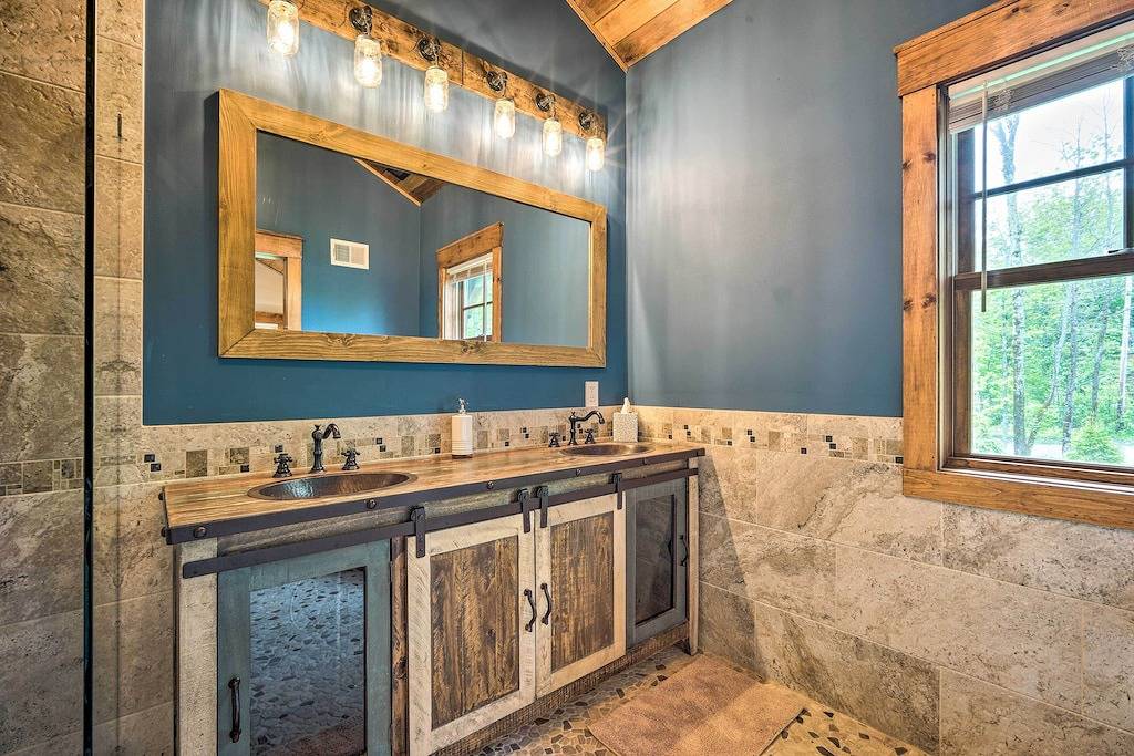 Elegant Mtn Chalet w/ Deck: 1 Mi to Mt Snow! in Dover (VT), Mount Snow