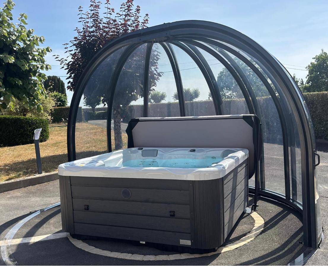Au Gré des Souvenirs, gite 4 à 10 pers, clim, jacuzzi, loisirs in Château-la-Vallière, Région de Tours