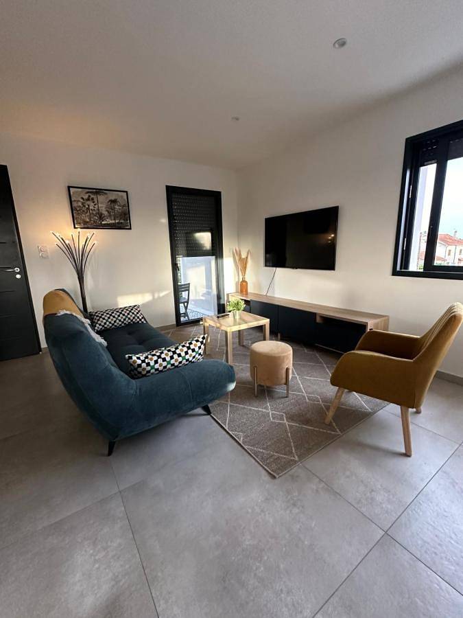 Appartement entier, One-Bedroom Apartment in Boisset-lès-Montrond, Montbrison