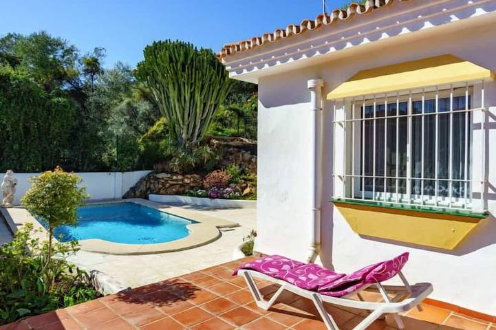 Ferienhaus für 4 Personen, mit Garten und Pool in Monda