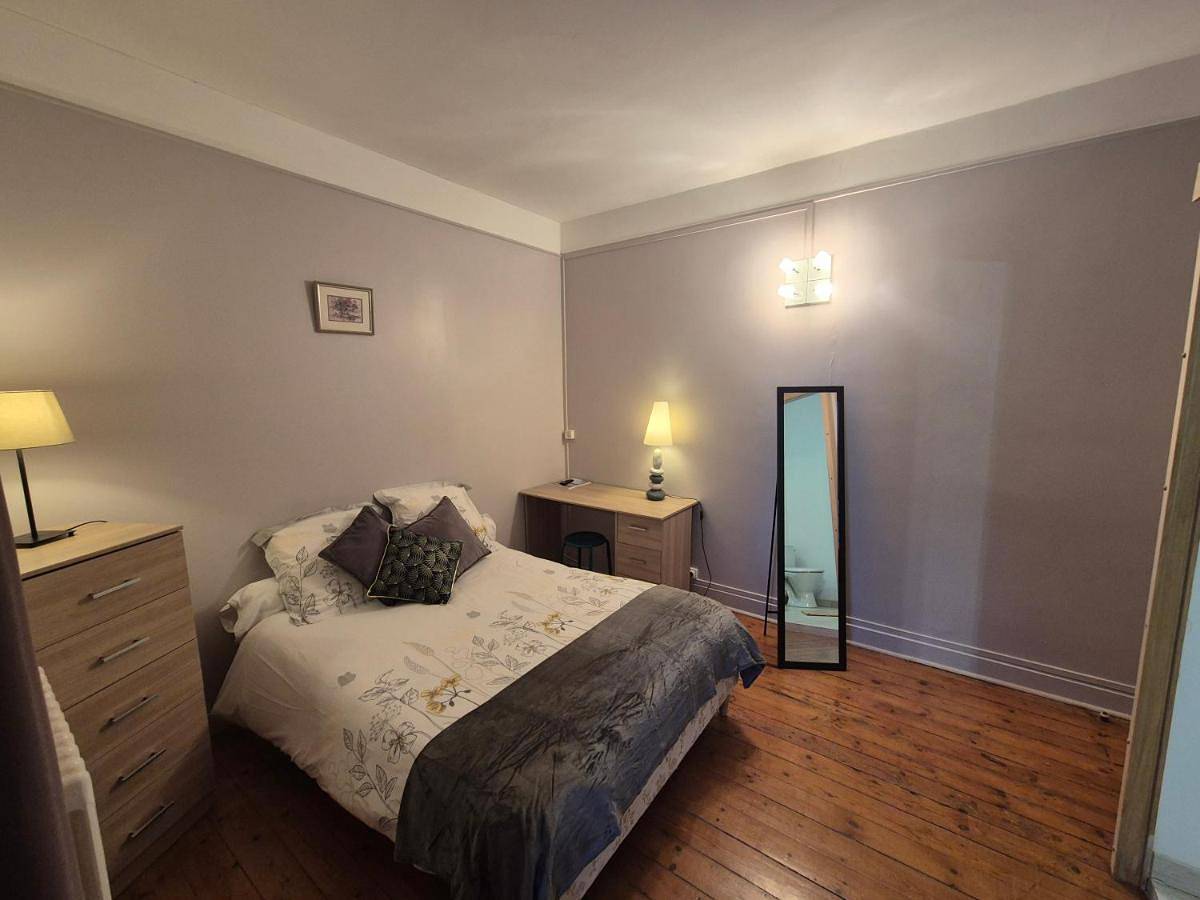 Five-Bedroom House in Nouans-les-Fontaines, Région de Loches