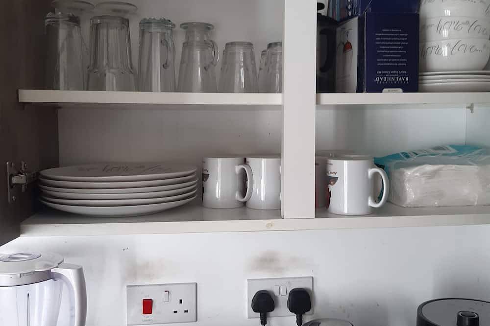 Our Guests Are Royal (Ke) is located in Higham Ferrers. in Higham Ferrers, Northamptonshire