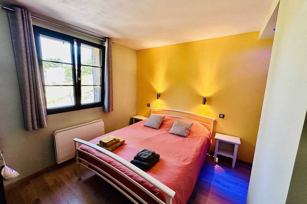 Stone house, swimming pool, spa, pétanque court, outdoor bar  in Buis-les-Baronnies, Nyons und Umgebung