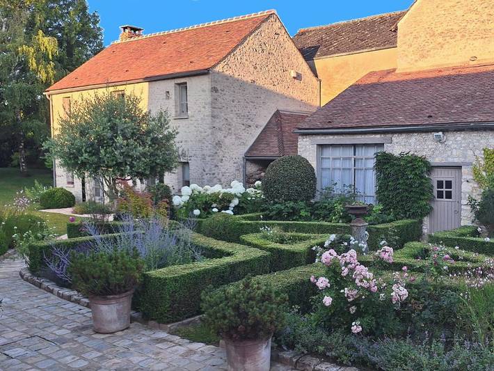 Location de vacances pour 6 personnes, avec terrasse et jardin dans Amponville