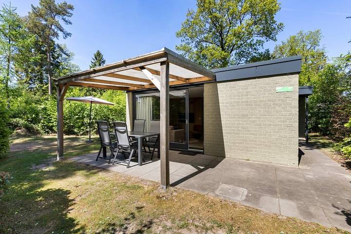 Bungalow für 4 Personen, mit Balkon/Terrasse und Terrasse in Friesland - 2