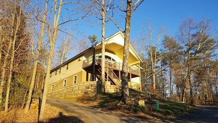 Lodge for 20 Guests in Wears Valley, Great Smoky Mountains National Park, Picture 2