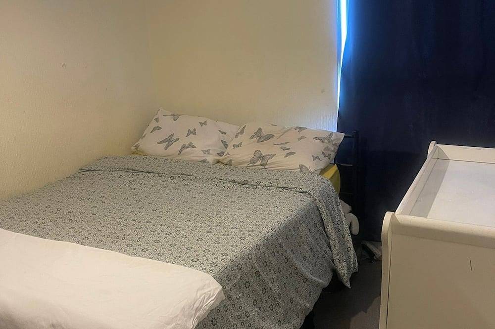 Entire apartment, Heath Town Apartment in Wolverhampton, Birmingham Area