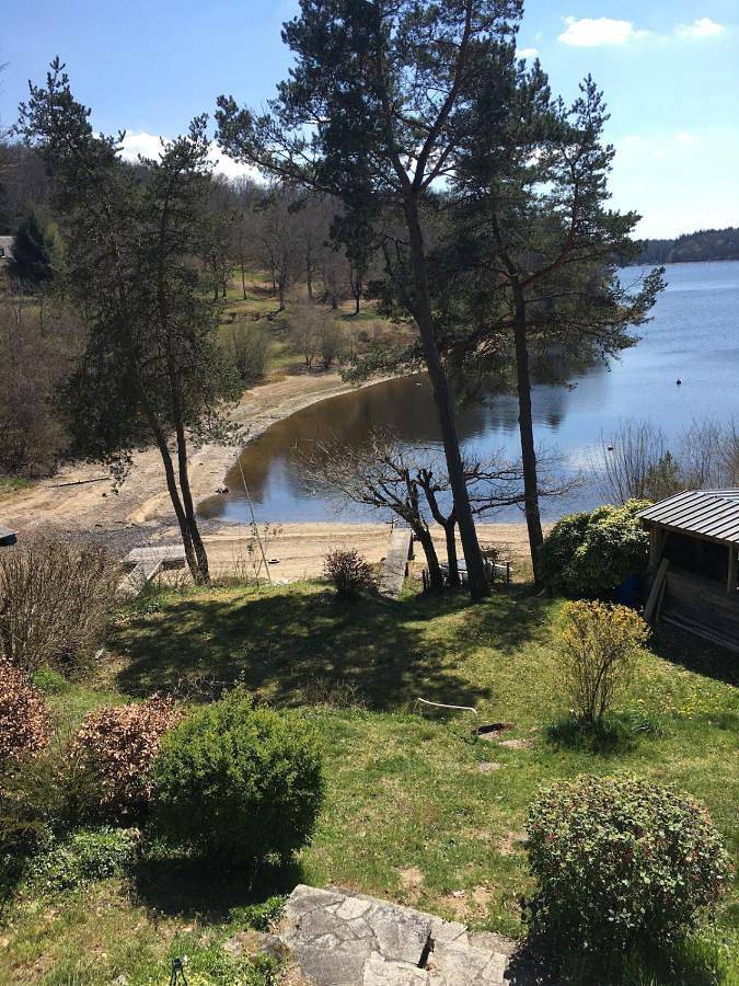 Gîte pour 6 personnes, avec terrasse ainsi que vue et vue sur le lac à Liginiac - 4