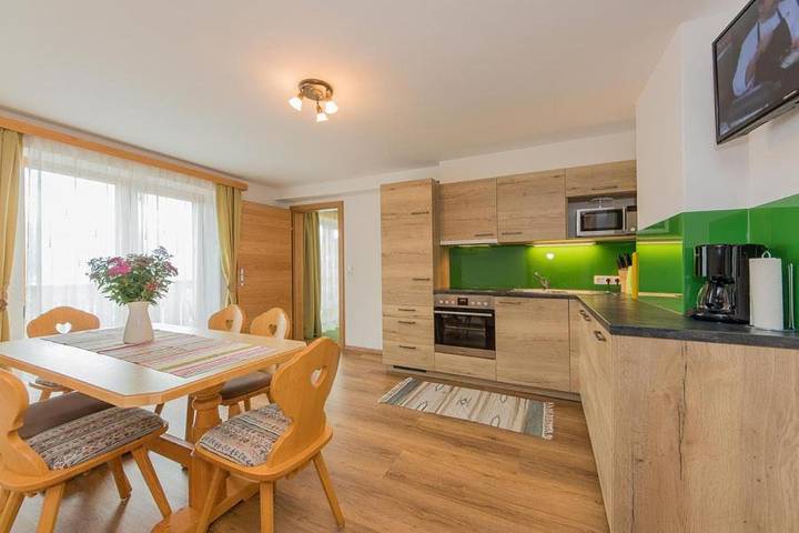 BnB für 4 Personen, mit Seeblick und Ausblick sowie Garten, mit Haustier in Zell am See - 2