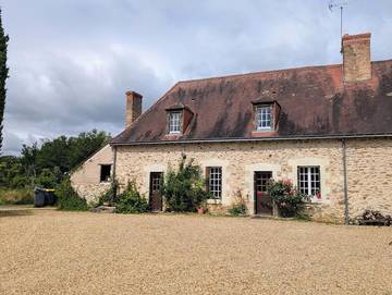 Gîte pour 15 personnes, avec terrasse et jardin à Mouliherne