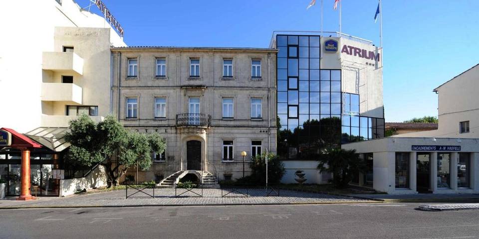Hôtel pour 2 personnes, avec terrasse et piscine dans Office De Tourisme D Arles Camargue