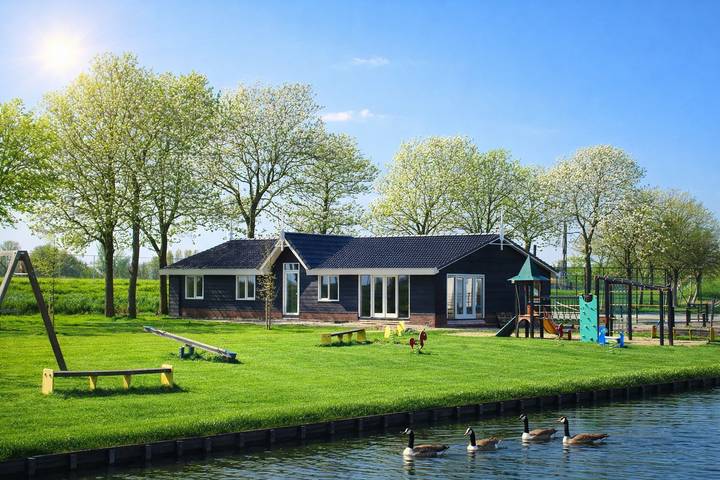 Vakantiehuis voor 14 personen, with Balkon/Terras and Terras as well as Tuin and Sauna in Beemster