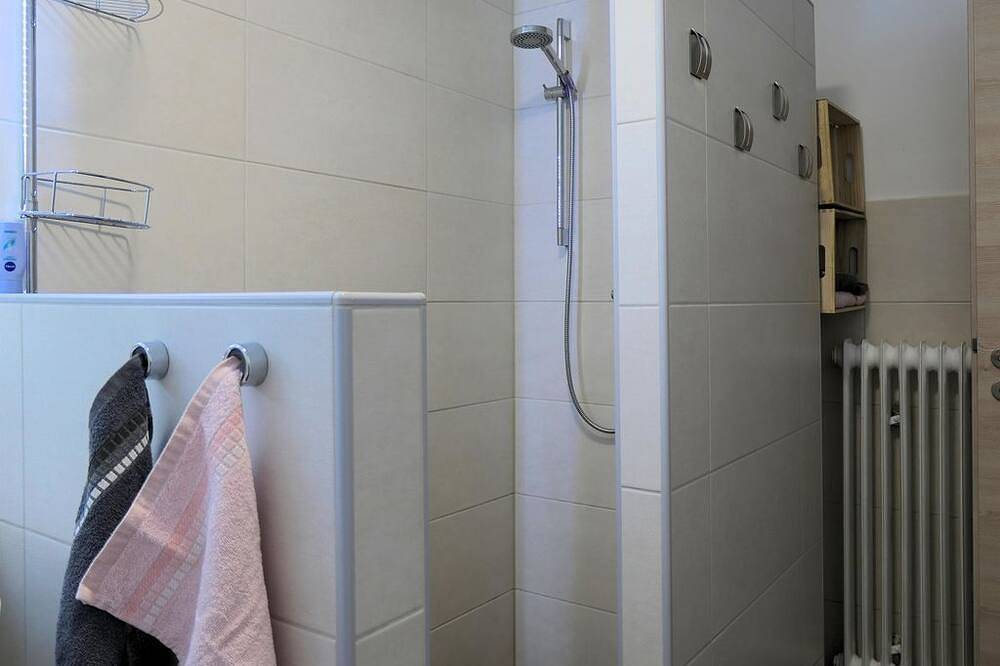 Ganze Wohnung, Ferienhaus Blick zur Ahr - 4-Bett-Ferienhaus mit 2Schlafräumen (bis 5 Pers.) in Antweiler, Ahrtal