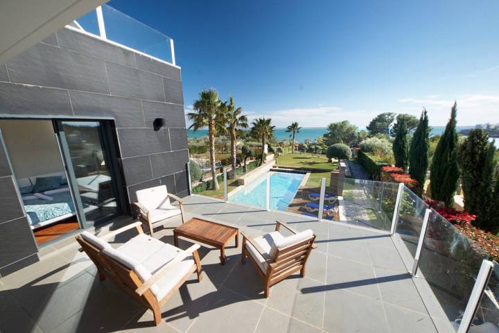 Chalet para 9 personas, con Balcón y Jacuzzi además de Terraza y Jardín en Provincia de Tarragona