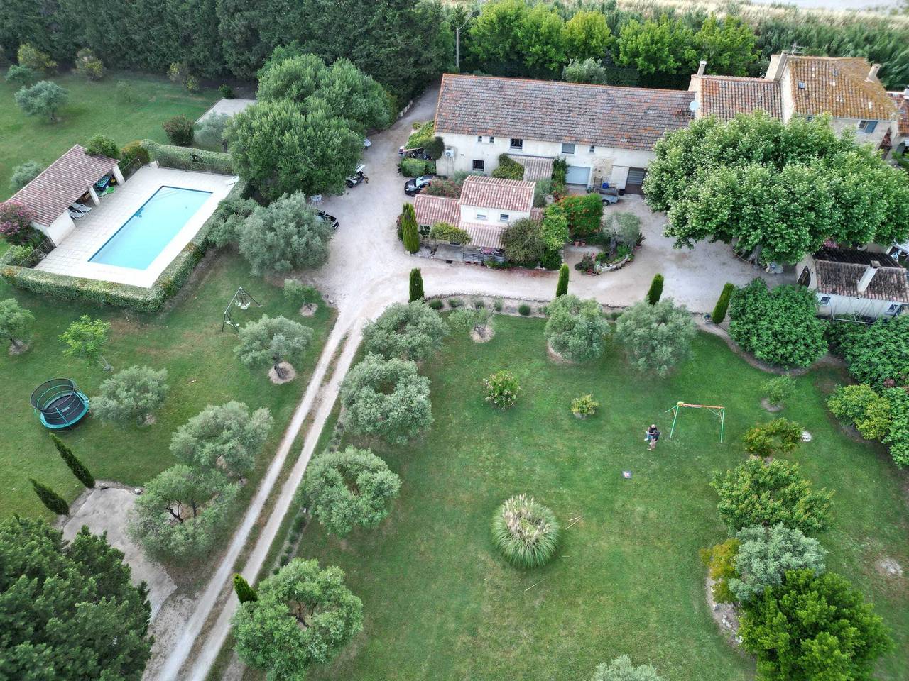 Apartamento entero, Amplio apartamento en Monteux con piscina compartida in Monteux, Vaucluse