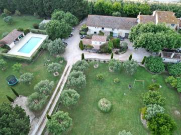 Gîte pour 5 personnes, avec piscine et terrasse à Monteux