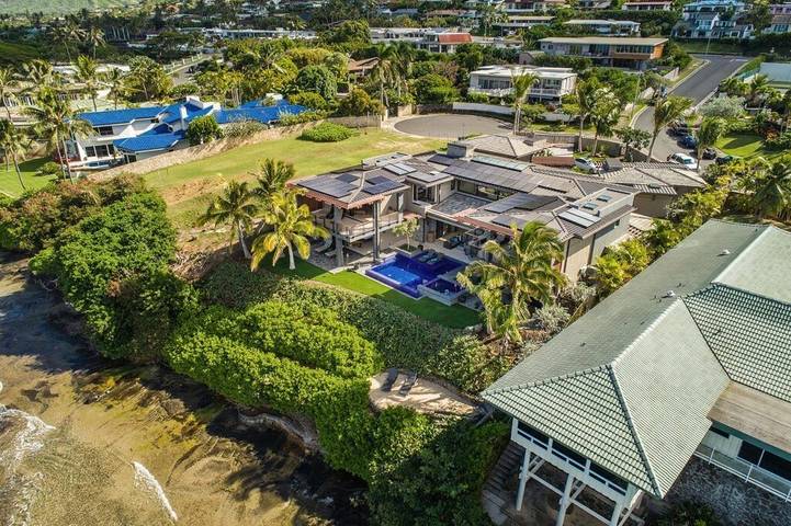 Vacation rental for 12 people, with yard and balcony in Hawaii Kai