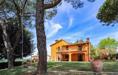 Location de vacances pour 10 personnes, avec piscine ainsi que jardin et terrasse à Certaldo