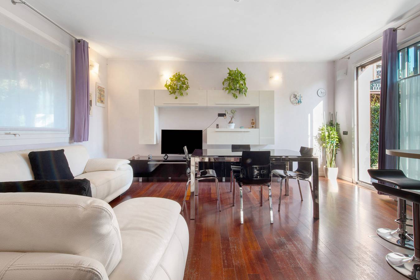 Holiday Home 'Dreams To Lake Como' with Private Garden and Wi-Fi in Senna Comasco, Brianza