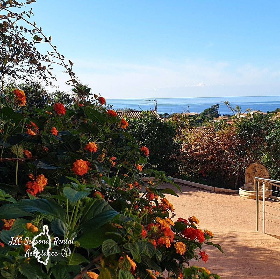 A Casa Apa : délicieuse vue mer et accès plage à pied in Pietrosella, Région d'Ajaccio